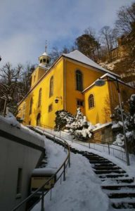 Kirche von Oybin im Zittauer Gebirge zur Winterzeit