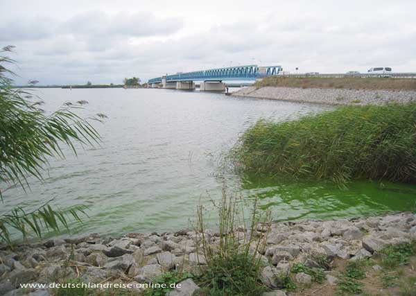 Zecheriner Brücke: Die Brücke zur Insel Usedom