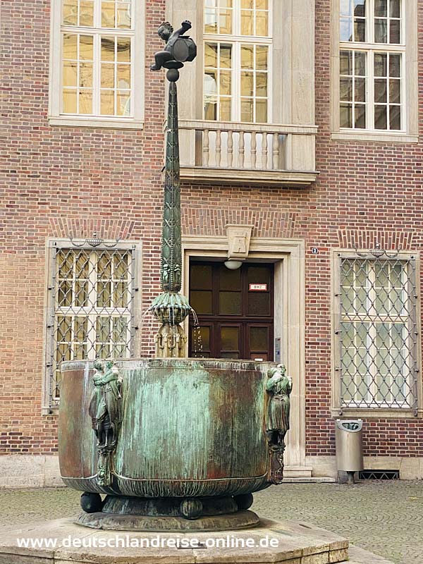 Fastnachtsbrunnen auf dem Gülichplatz in Köln