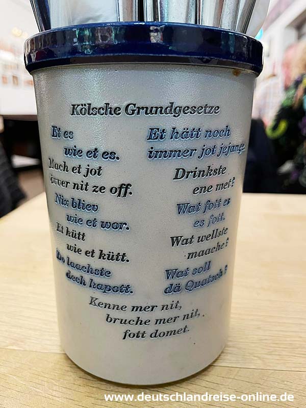 Kölsche Humor in den kölschen Grundgesetzen in einer Kneipe