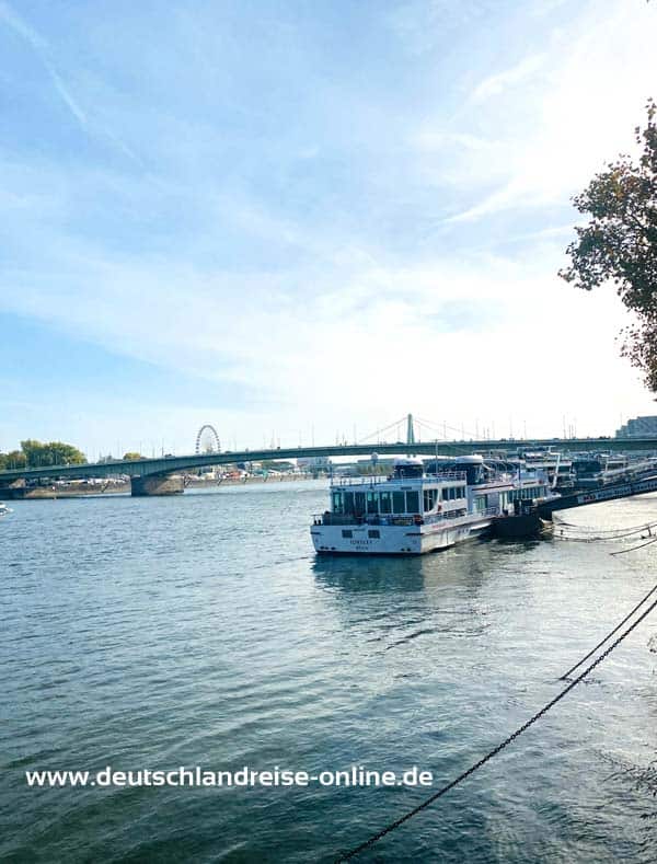 Entspannte Schiffstour auf dem Rhein