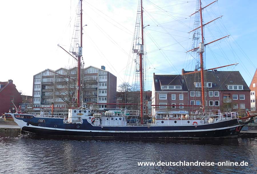 Segelschiff im Emder Binnenhafen