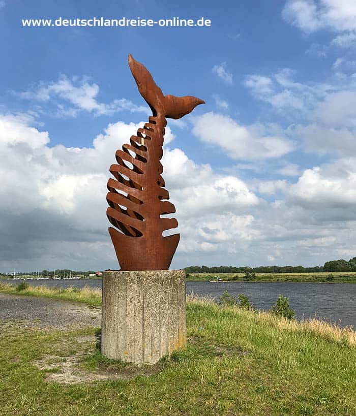 Fischgräte-Skulptur in der Leybucht