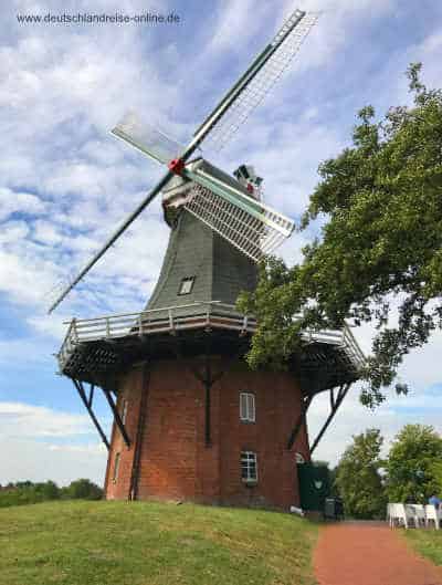 Eine der beiden Zwillingsmühlen von Greetsiel