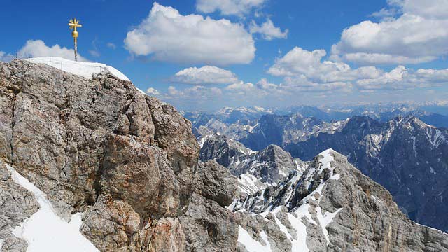 Die Zugspitze ist mit 2.962 m über NN der höchste Berg Deutschlands