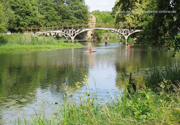 Auf dem Treidelweg am Finowkanal - Blick auf die historische Teufelsbrücke