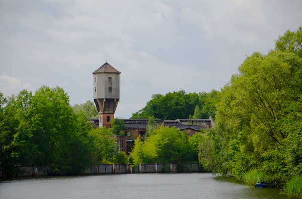 Der Finowkanal mit vielen Industriedenkmäler und dem Treidelweg an seiner Strecke