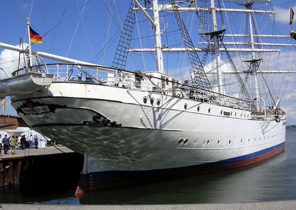 Stralsunder Hafen mit Museumsschiff Gorch Fock I