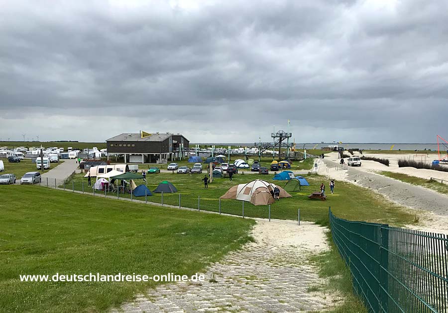 Kleine Campingzone am Strand