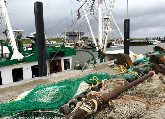 Fischkutter im Hafen von Dornumersiel © Deutschlandreise