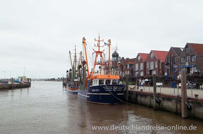 Teil des Hafens in Neuharlingersiel