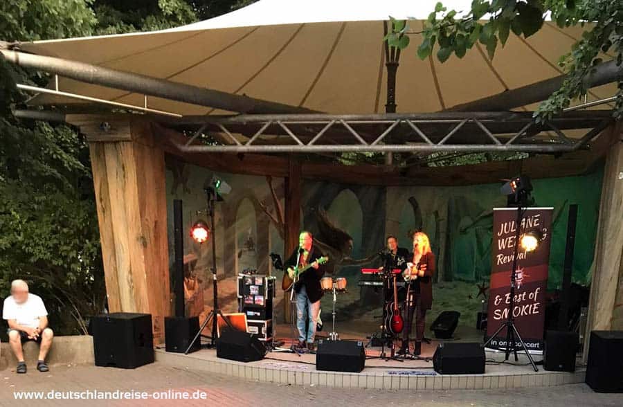 Graal Müritz bietet seinen Gästen viele Veranstaltungen an - Hier ein Konzert in der Musikmuschel