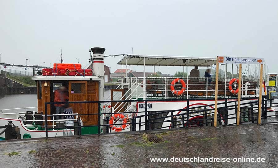 Raddampfer Concordia II im Hafen von Harlesiel