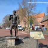 Das Störtebeker-Denkmal auf dem Marktplatz