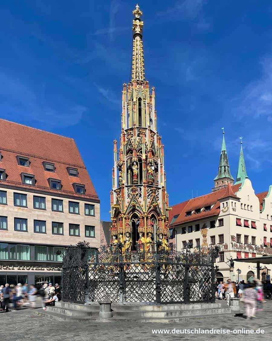 Schöner Brunnen auf dem Nürnberger Marktplatz