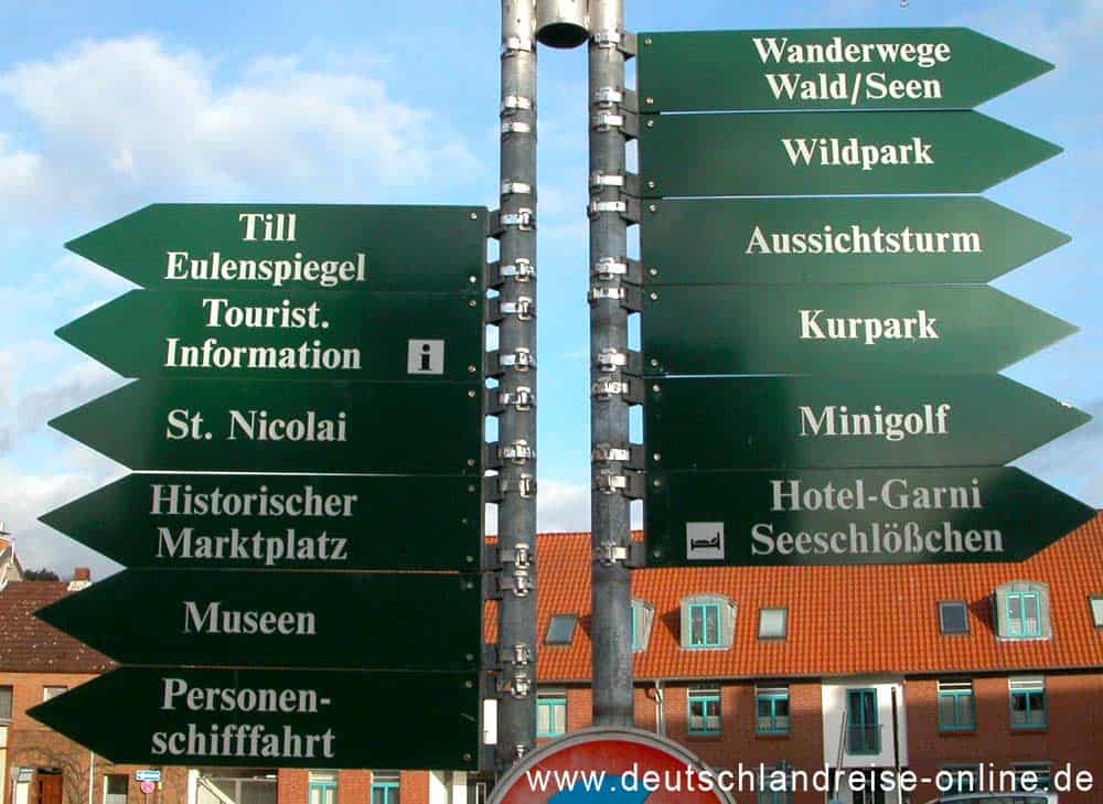 Wegweiser zu vielen Sehenswürdigkeiten