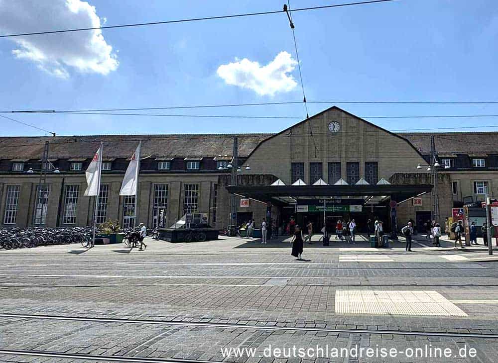 Der Hauptbahnhof kann als Start für die Erkundung der Sehenswürdigkeiten von Karlsruhe ein guter Startpunkt sein